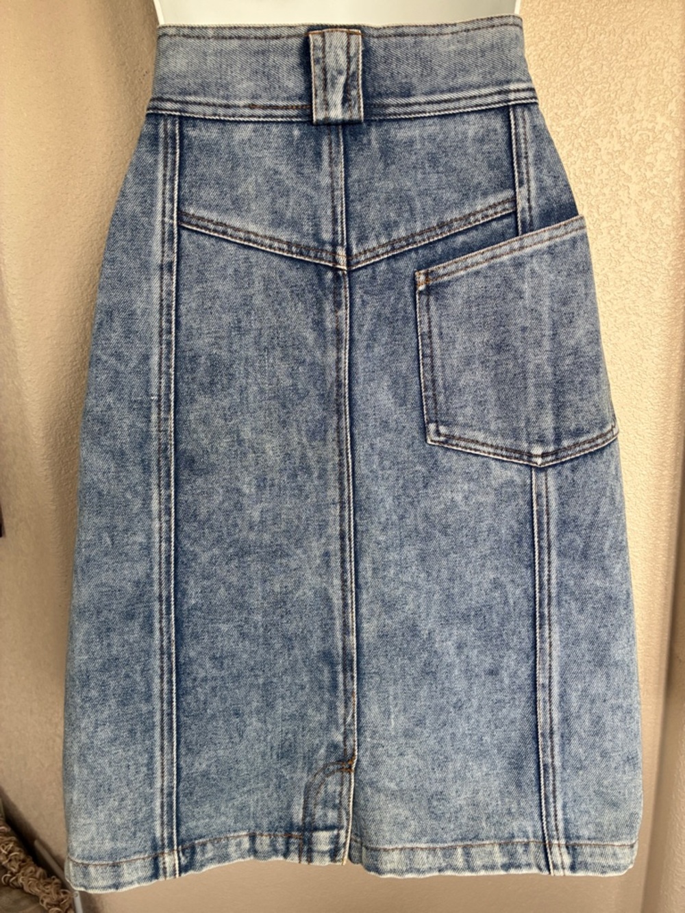 CHAUS Blue Acid Wash Denim Mini Skirt, Great Tailoring, Back Slit, Pockets 14 - Picture 4 of 12
